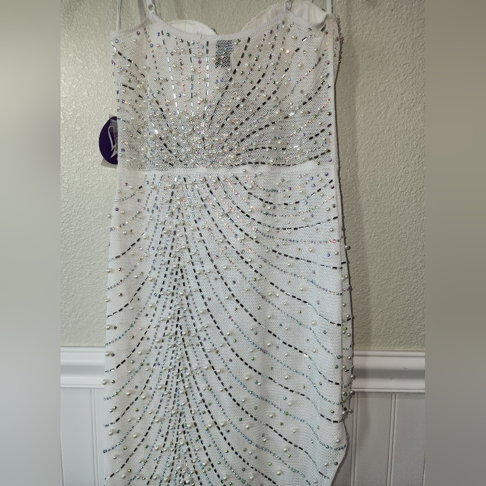 NWT Windsor Formal White Gown Dress W/ Rhinestones & Pearls Size M - Picture 3 of 9